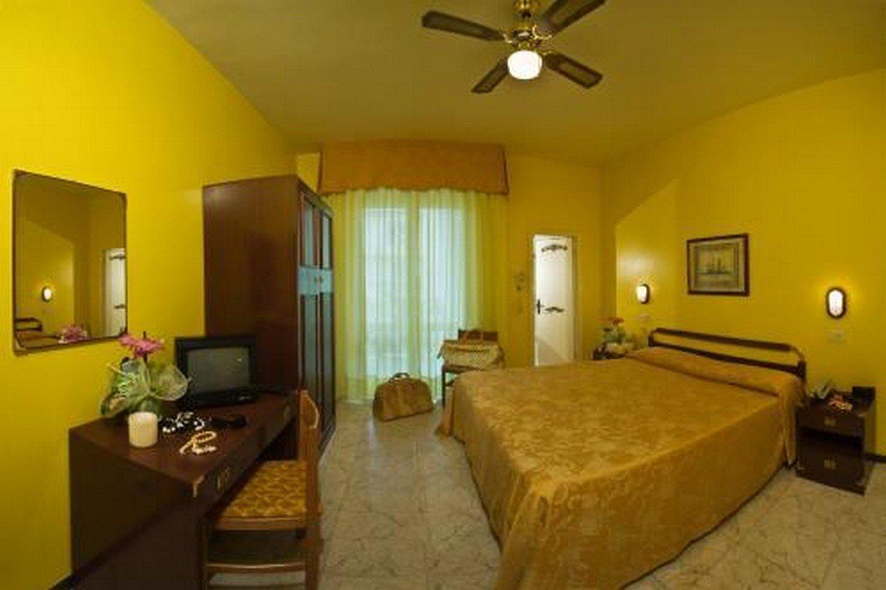 Hotel Maremonti Gabicce Mare Phòng bức ảnh